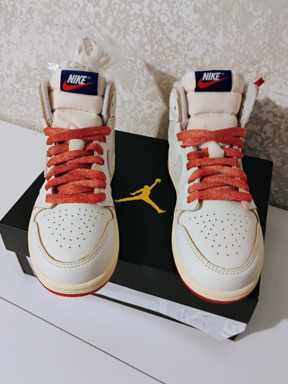 Jordan 1 Retro High OG Little Kids' Shoes, with free kids Jordan socks.